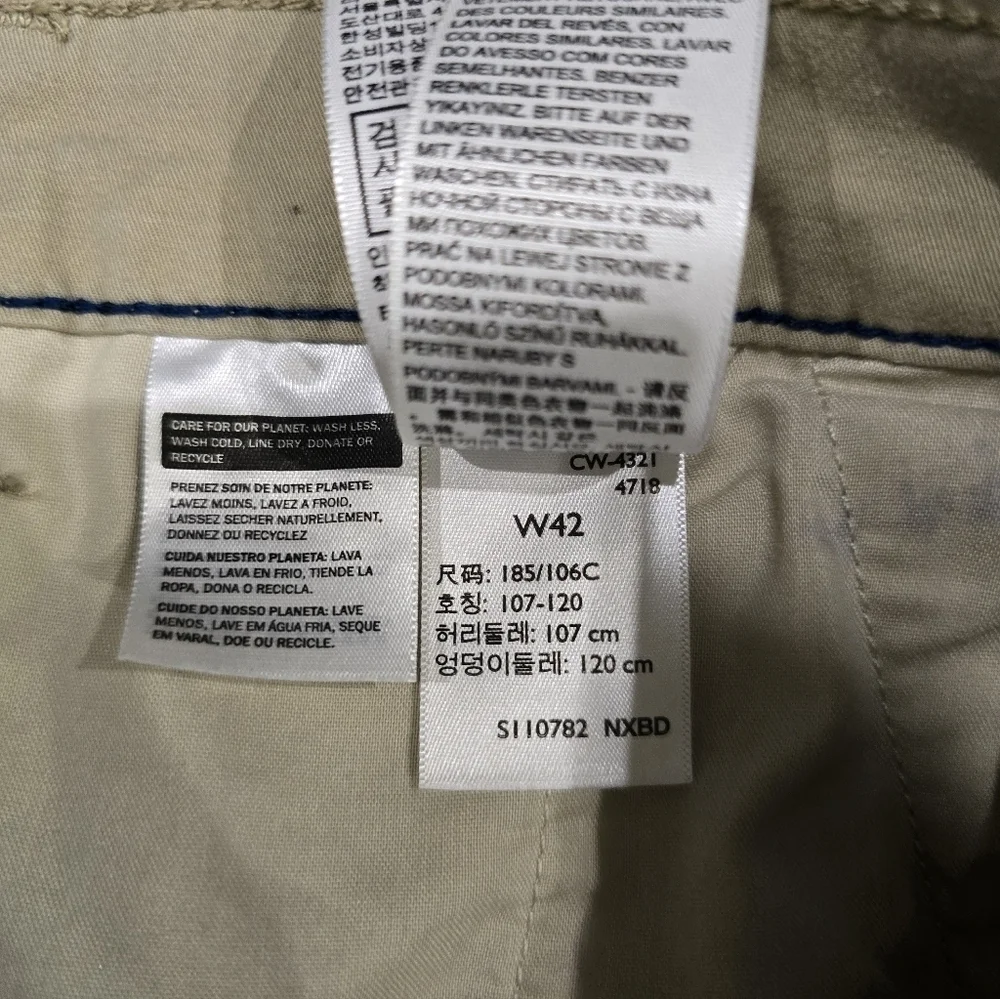 Levi's Men Chino Khaki Shorts W42